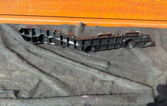 Toyota Yaris Cross Rear bumper mounting bracket 525760D470