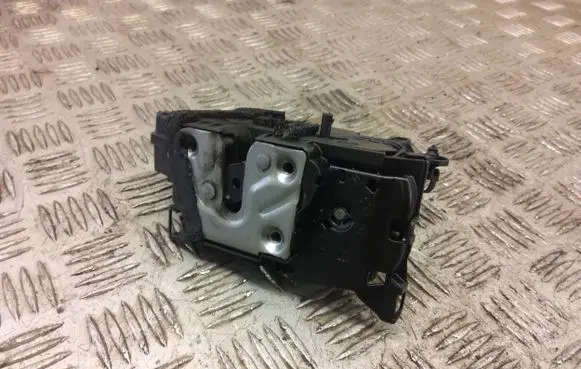 Smart ForFour II W453 Rear door lock 825037965R