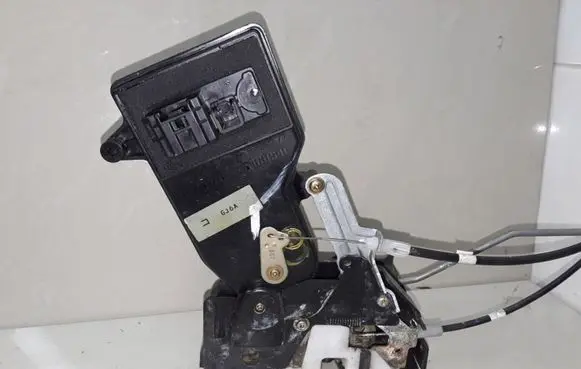Mazda 6 Front door lock