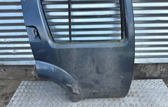 Nissan Pathfinder R51 Rear door