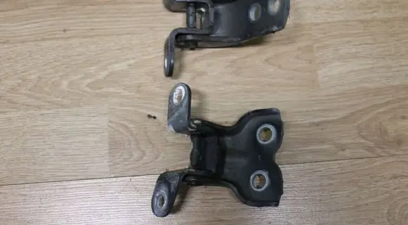 Toyota Avensis T250 Front door hinge set 