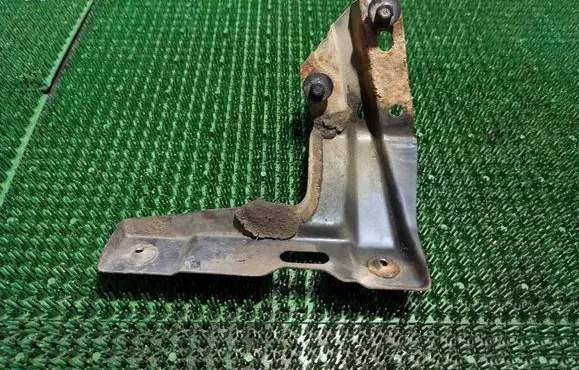 Volkswagen Golf IV Fender mounting bracket 1J0821135