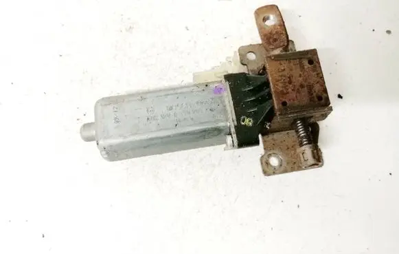 Volvo V50 Seat adjustment motor 0390203219