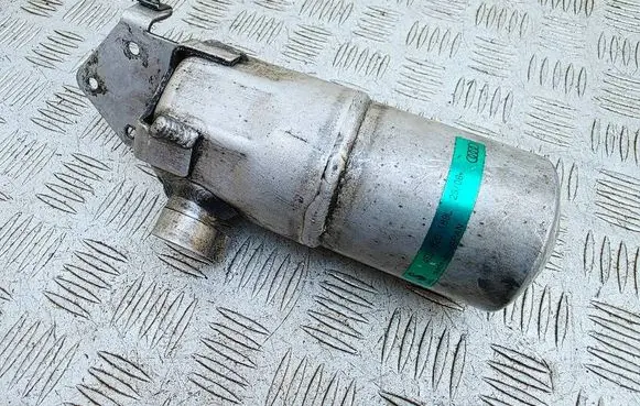 Audi A8 S8 D3 4E Air conditioning (A/C) air dryer 4E0820189L