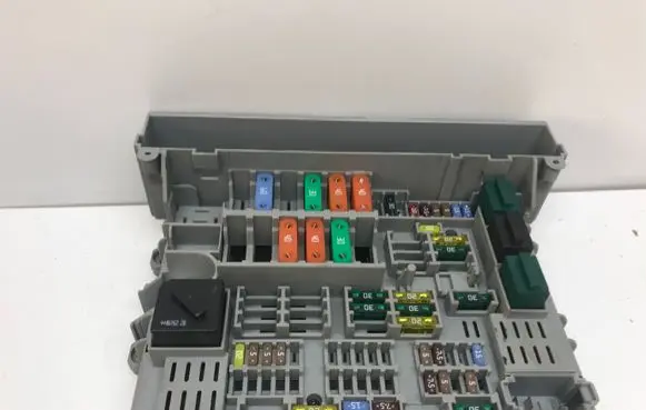 BMW 1 E81 E87 Fuse box set 690662104 42269021030101