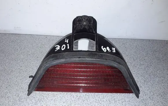 BMW 5 E39 Third/center stoplight 8385659