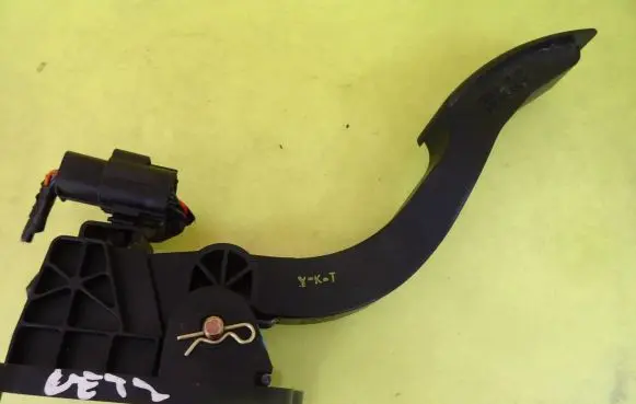 Hyundai Getz Accelerator throttle pedal 327261C800 32726-1C800