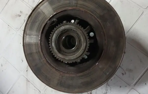 Nissan Primastar Rear wheel hub
