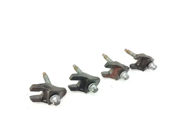 Volvo V40 Fuel Injector clamp holder 927017
