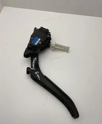 Volkswagen Touareg I Accelerator throttle pedal 7L6723507