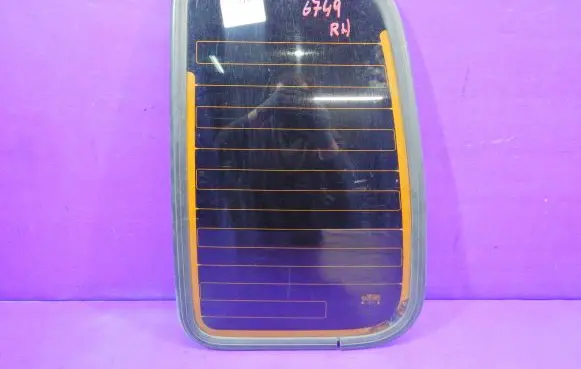 Volkswagen Caddy Front door window glass four-door