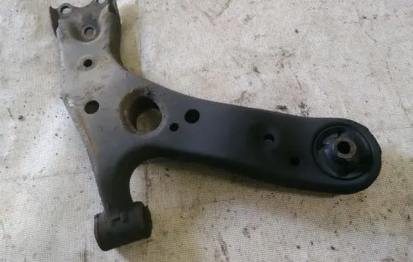 Toyota Verso Front lower control arm/wishbone