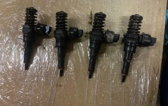 Volkswagen PASSAT B6 Fuel injectors set 038130073AG
