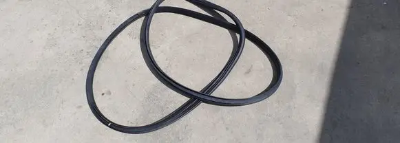 KIA Sorento Rear door rubber seal (on body) 