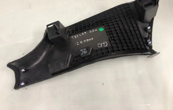 Tesla Model Y Rear sill trim cover 1704659-00-D