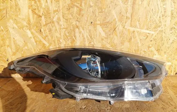 Toyota Yaris XP210 Headlight/headlamp 27017615
