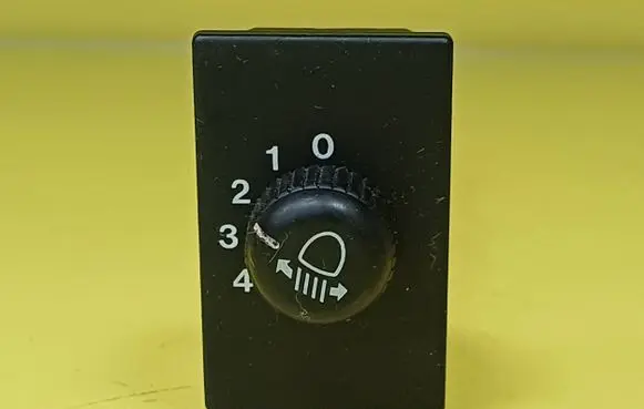 Suzuki Swift Cultus Headlight level height control switch 60E00
