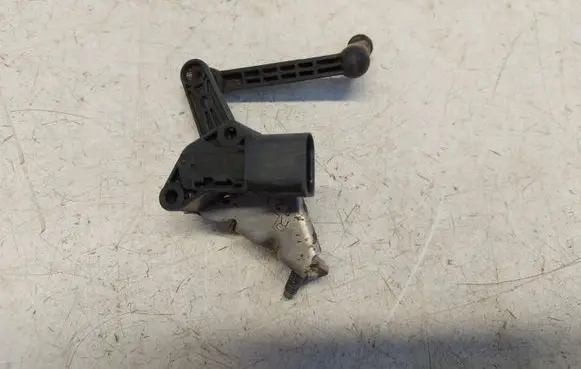 Tesla Model 3 Front height sensor lever 1044971-00-C