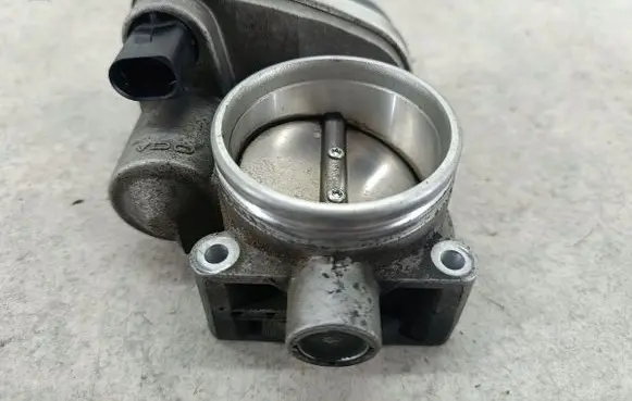 BMW 3 E90 E91 Throttle body valve 
