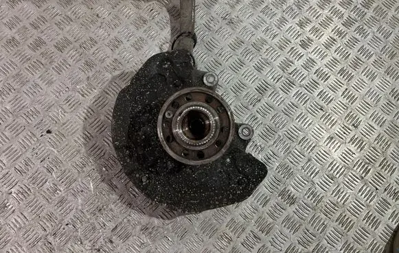 Front wheel hub