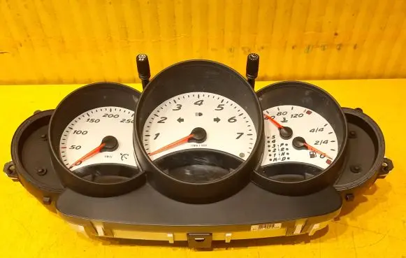 Porsche 996 Speedometer (instrument cluster)