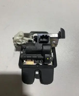 Volkswagen Tiguan Loading door lock 5TA827505C
