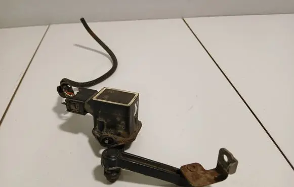 Mercedes-Benz R W251 Air suspension front height level sensor A0105427717 30905