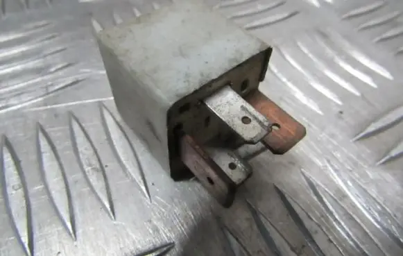 Volkswagen Golf III Other relay 191937503 22204007