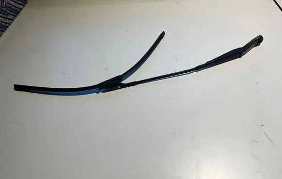 Opel Zafira C Front wiper blade arm 20812594