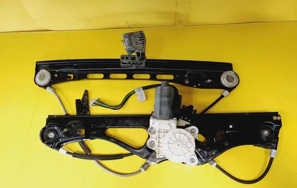Mercedes-Benz E W211 Front door window regulator with motor A2118202942 A2117200146