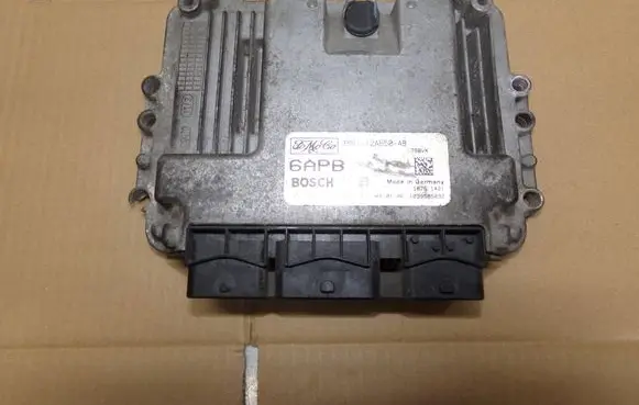 Mazda 3 I Engine control unit/module 0281011534