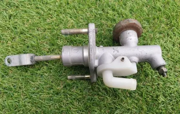 Nissan X-Trail T30 Clutch master cylinder OE 30610-4M407