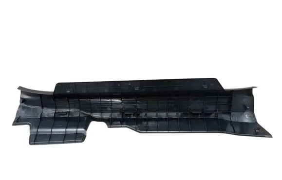 Front sill trim cover