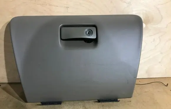 Jaguar XJ X308 Glove box lid/cover GJA6141AB