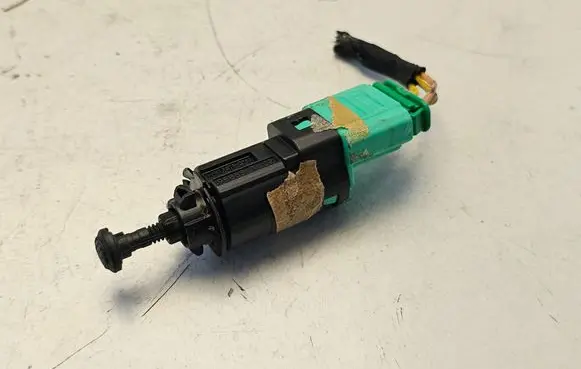Peugeot 207 Passenger airbag on/off switch 95835T HBTPBTPBF30 P0MPA66GF30