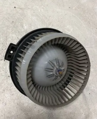 Mitsubishi Grandis Heater fan/blower 194000