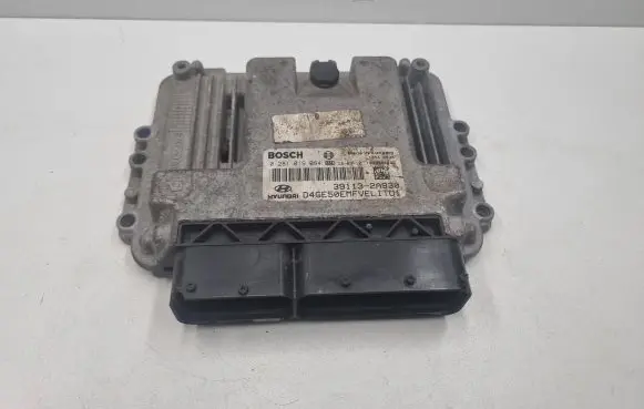 Hyundai i30 Engine control unit/module 391132A930 0281019084 1039S54282
