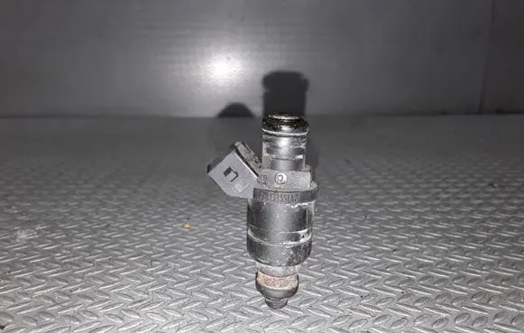 Audi A6 S6 C5 4B Fuel injector 078133551AC