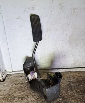 Toyota Corolla E120 E130 Accelerator throttle pedal 7811135030