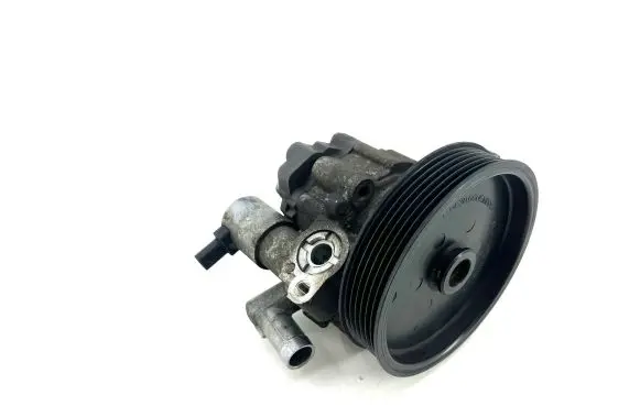 Mercedes-Benz C W204 Power steering pump A0064667501 7693955169
