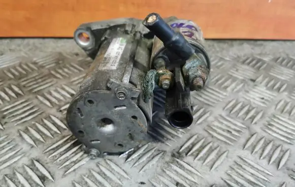 Volkswagen Golf VI Starter motor 02T911023S