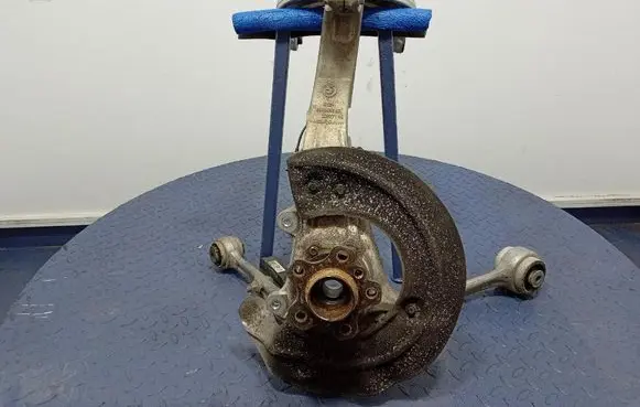 BMW X5 E53 Front wheel hub spindle knuckle 6876656