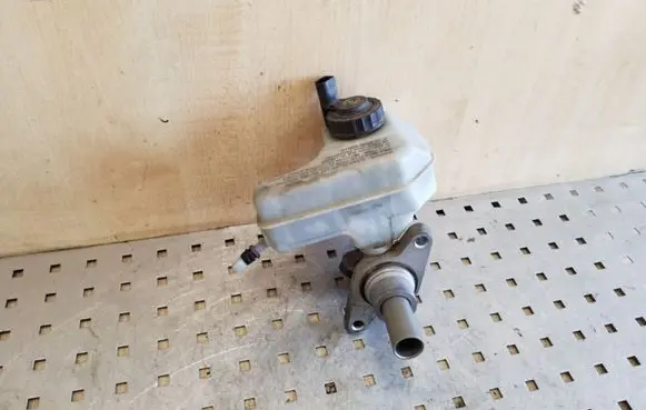 Volkswagen PASSAT B6 Master brake cylinder 03350886761