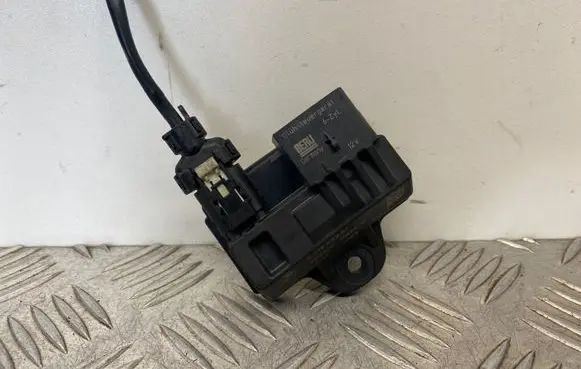 Glow plug pre-heat relay
