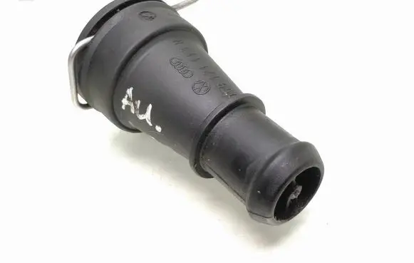 Engine coolant pipe/hose