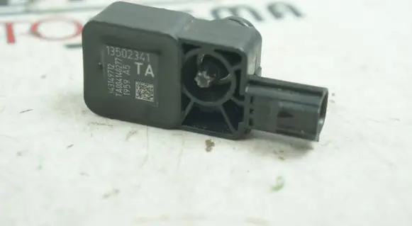 Opel Insignia A Airbag deployment crash/impact sensor 13502341