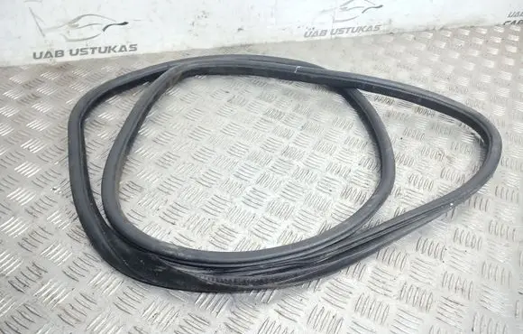 Volvo XC90 Rear door rubber seal (on body) 