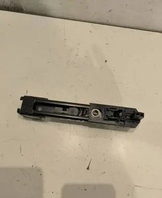 Volkswagen Golf V Seat belt adjustment rail 1T0857819 J0123706 203680
