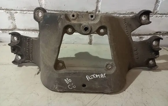 Gearbox mounting bracket