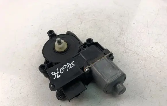 Peugeot 308 Front door window regulator motor 9675467380